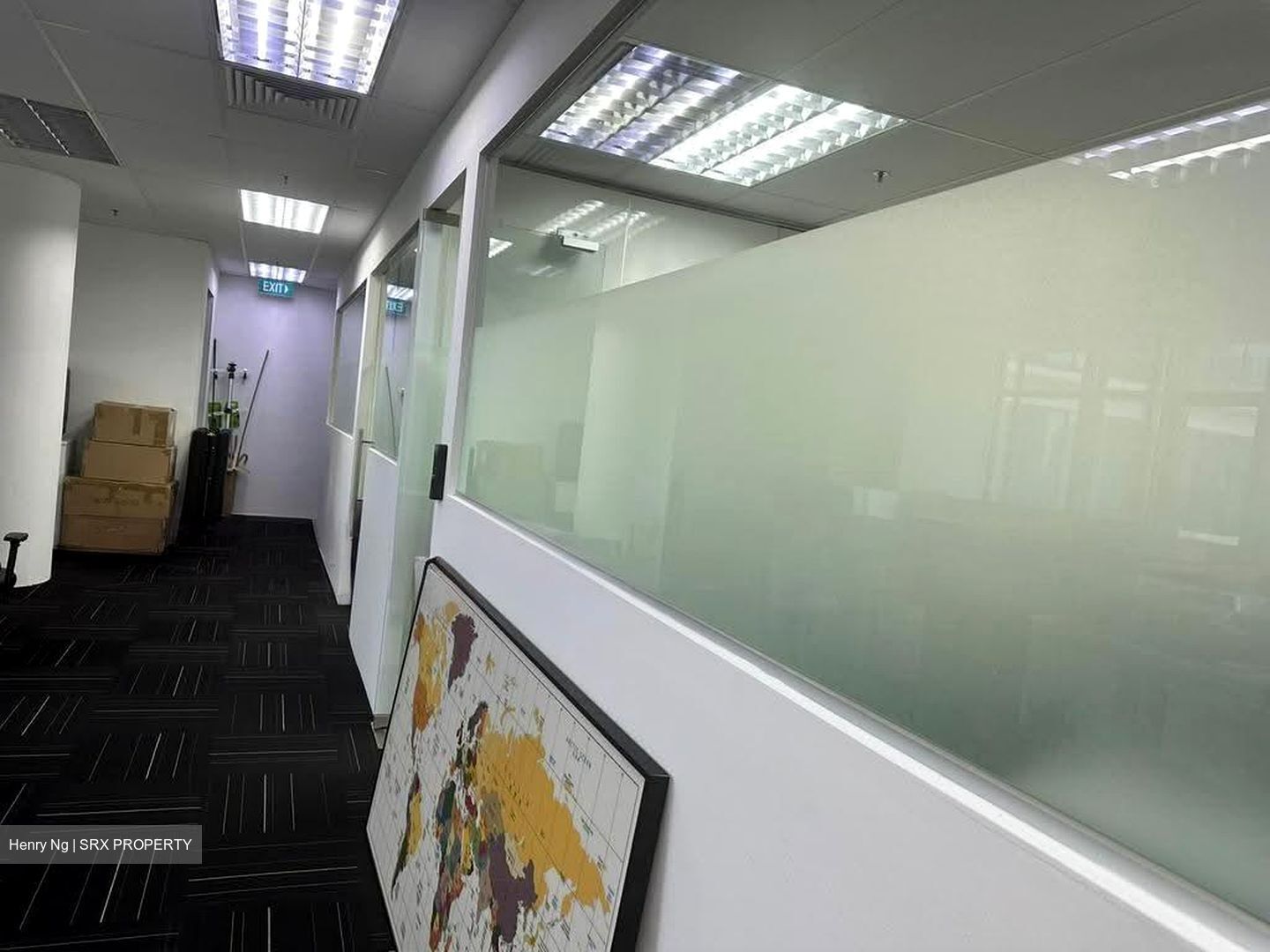 Zhongshan Mall (D12), Office #635435081